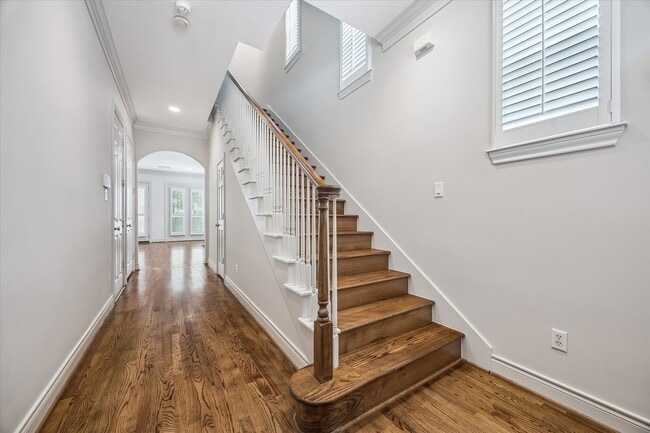 Building Photo - 1811 Devonshire Crescent