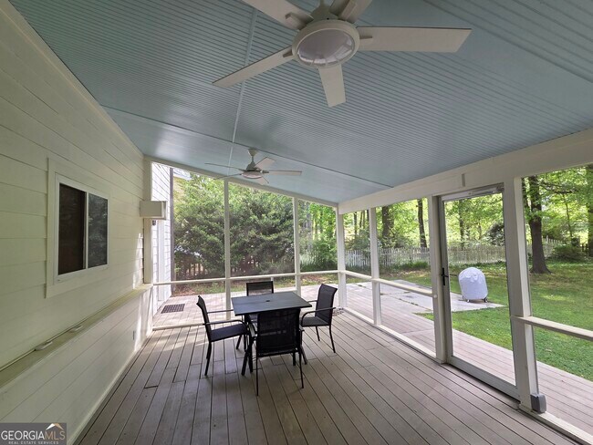 Building Photo - 215 Calgary Dr