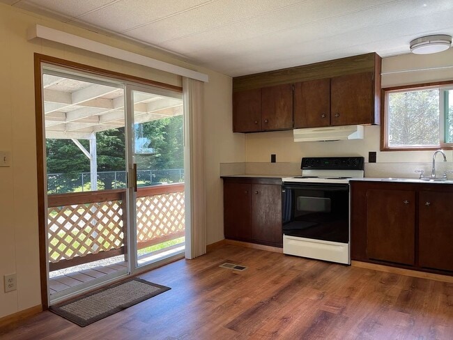Building Photo - 2-Bedroom 1-Bath in Chinook WA **Available Now**