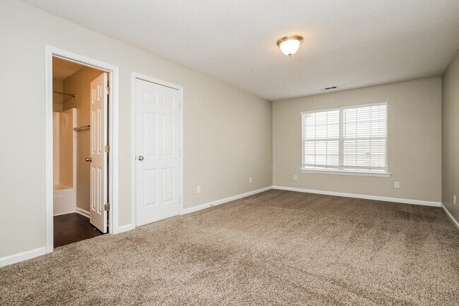 Building Photo - 743 Patriot's Point St