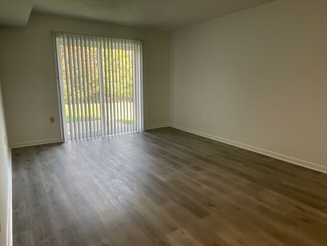 Building Photo - Carefree