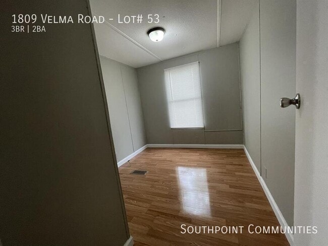 Building Photo - 1809 Velma Rd