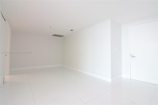 Building Photo - 495 Brickell Ave