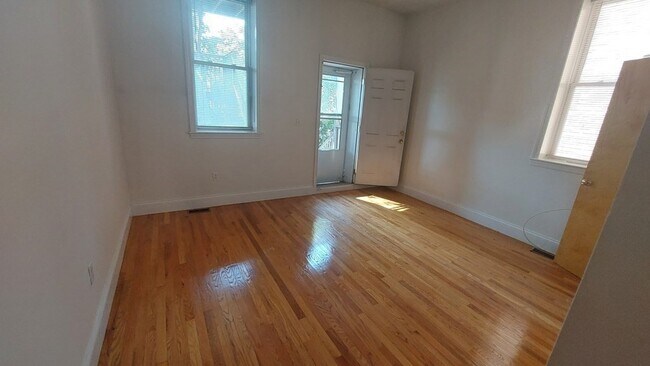 Building Photo - 76 W Cottage St