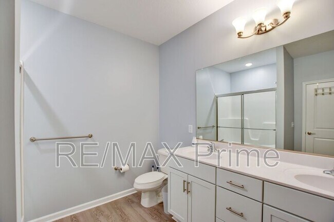 Building Photo - 1720 Vankar Dr