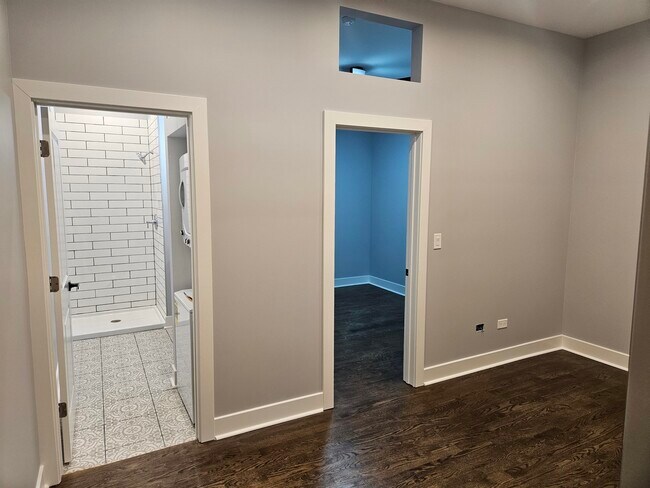 Building Photo - 831 S Western Ave