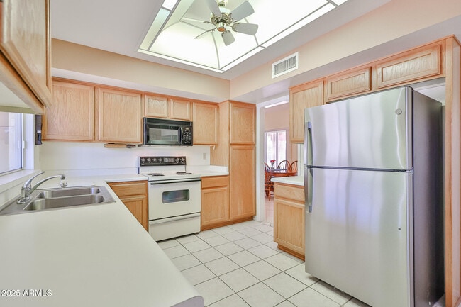 Building Photo - 14518 W Heritage Dr