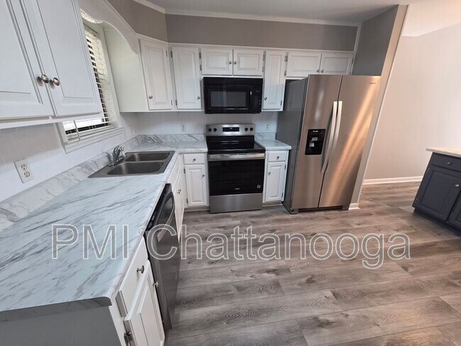 Building Photo - 3717 Crestview Pl