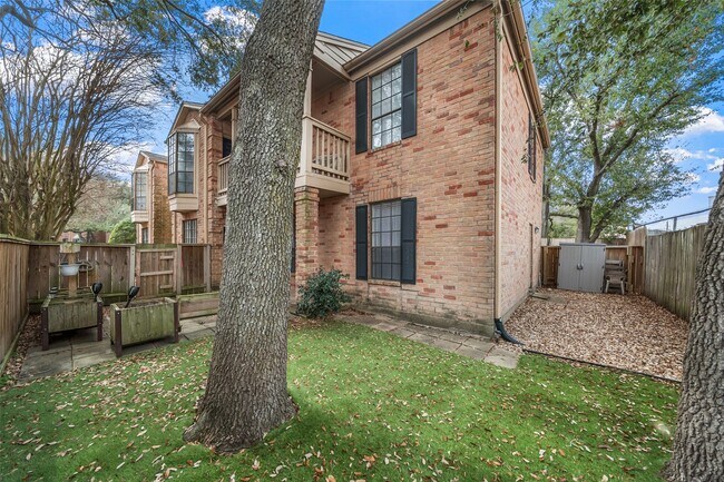 Building Photo - 2255 Braeswood Park Dr