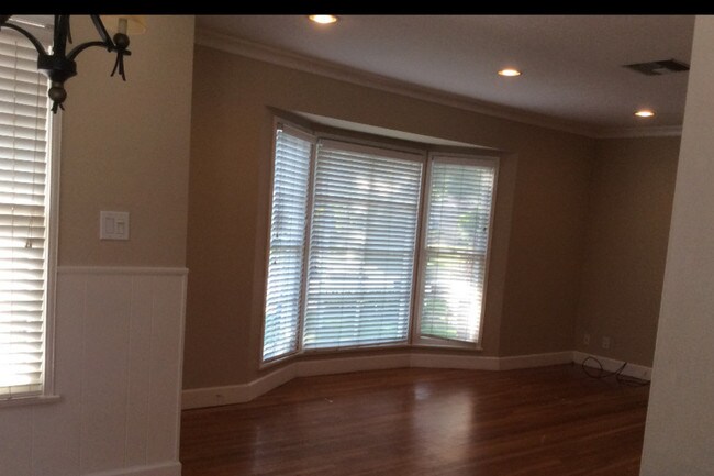 Building Photo - 6644 Forbes Ave