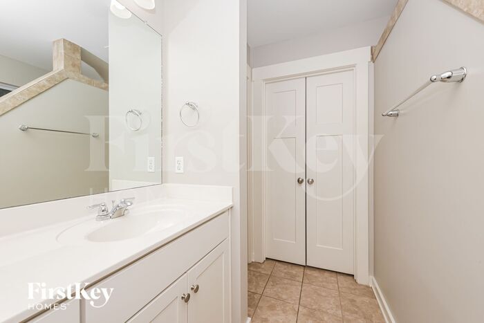 Building Photo - 2037 Hamilton Hill Dr