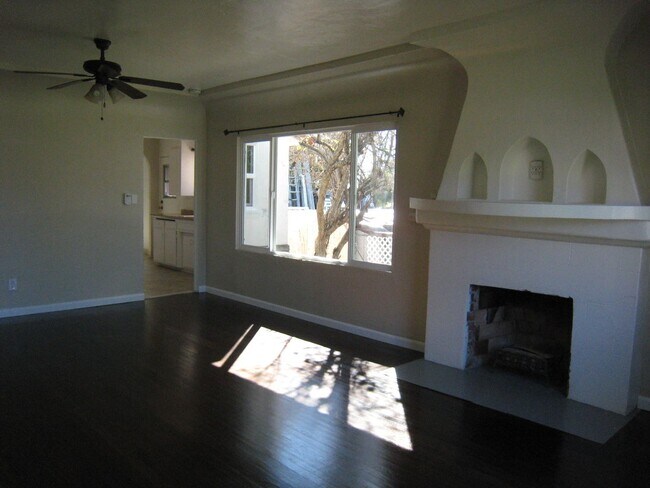 Building Photo - 4220