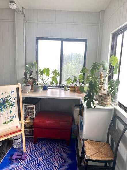 Building Photo - 147 Cottage St