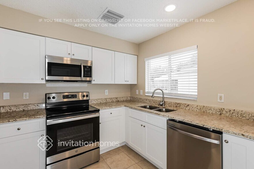 Building Photo - 3022 Summer House Dr