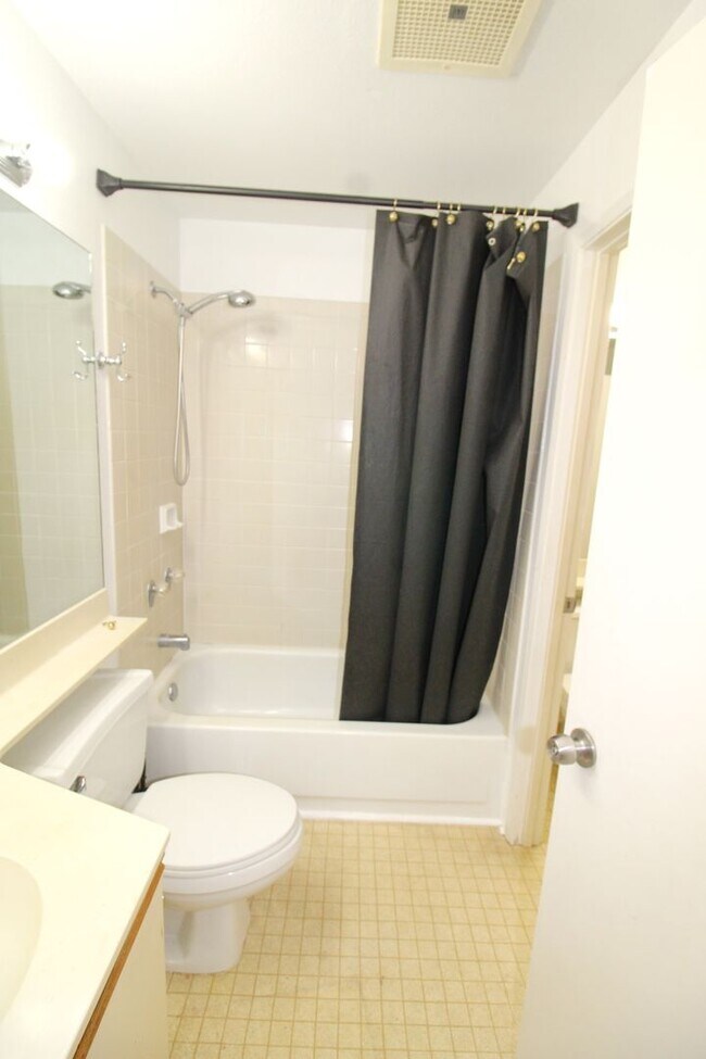 Building Photo - Unfurnished 2 bed/ 1.5 bath Kihei Villages