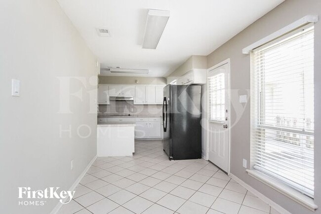 Building Photo - 3922 Maple Heights Dr