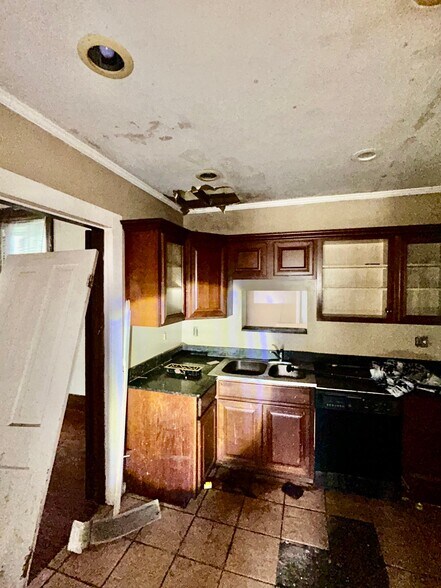 Building Photo - 8824 Huiskamp Ave