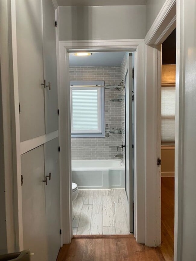 Building Photo - House For Lease