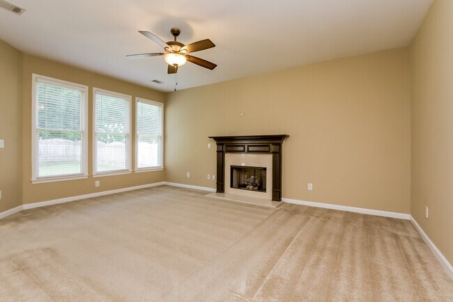 Building Photo - 3046 Woodbridge Ln