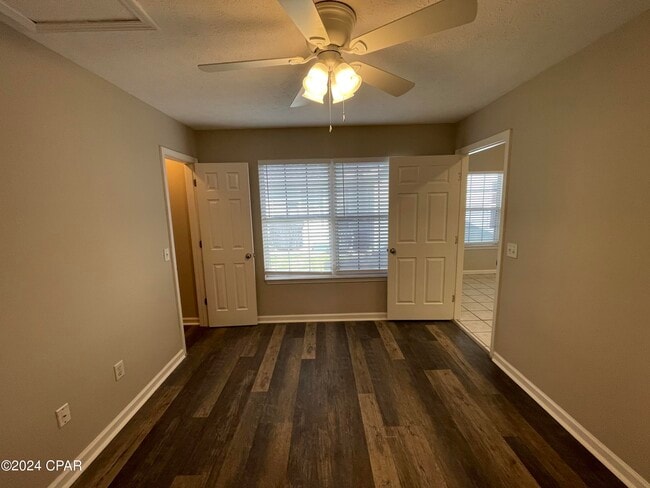 Building Photo - 7106 N Lagoon Dr
