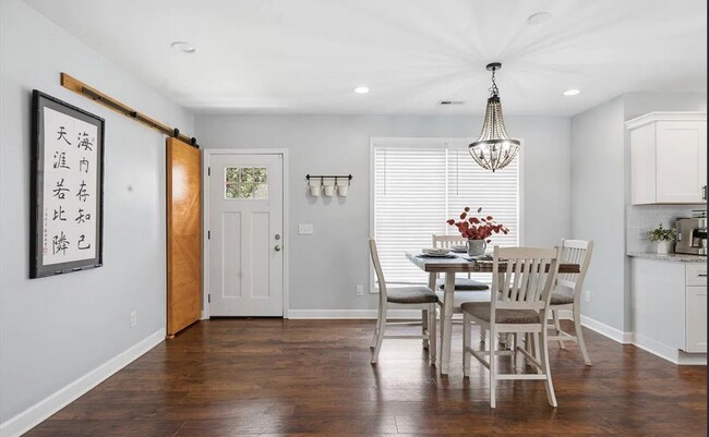 Building Photo - Contemporary Elegance Meets Greenville Convenience