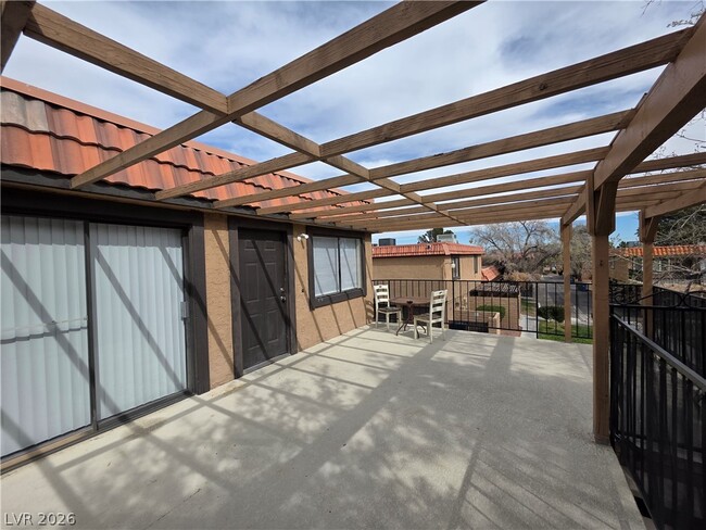 Building Photo - 241 Misty Isle Ln