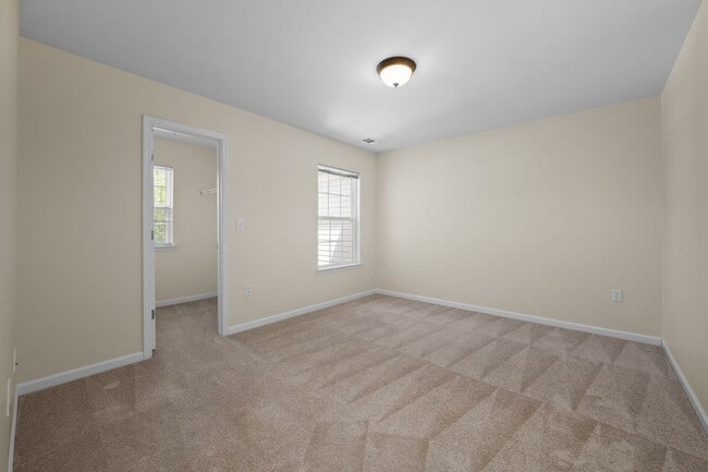 Building Photo - Creekside at Brentwood!