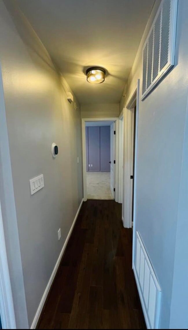 Building Photo - 422 Breezewood Ct