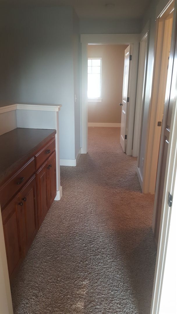 Building Photo - Snellgrove Townhome