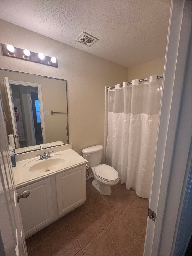 Building Photo - 6213 Stoney Creek Dr