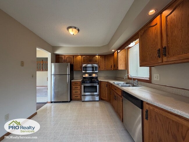 Building Photo - 5642 Royal Oaks Dr
