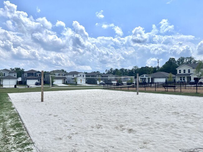 Building Photo - Beautiful corner home in Wendell- 3 Bedroom 2.5 bath - wonderful amenities!