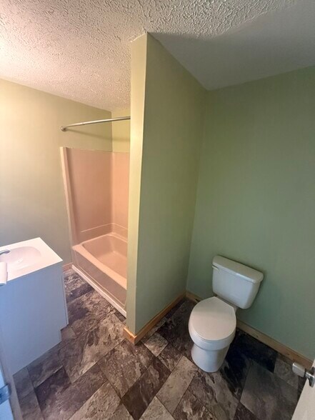 Building Photo - 136 High St