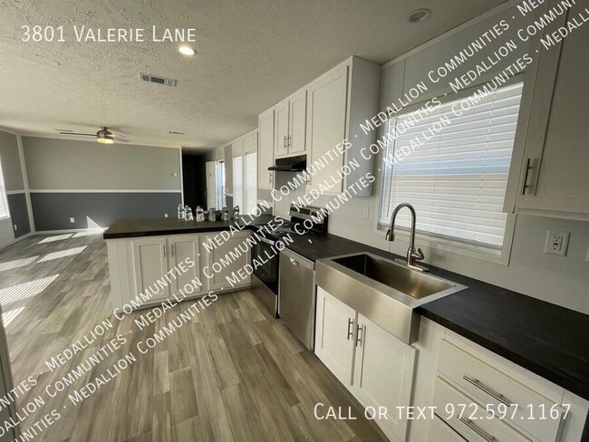 Building Photo - 3801 Valerie Ln