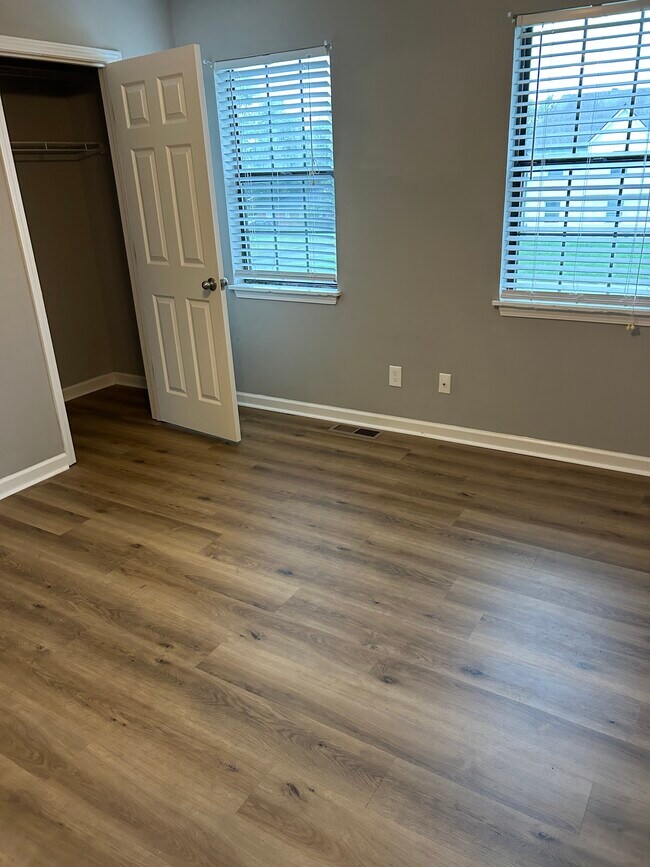 Building Photo - 110 Creekwood Ave