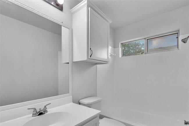 Building Photo - 1012 Traci Michelle Dr