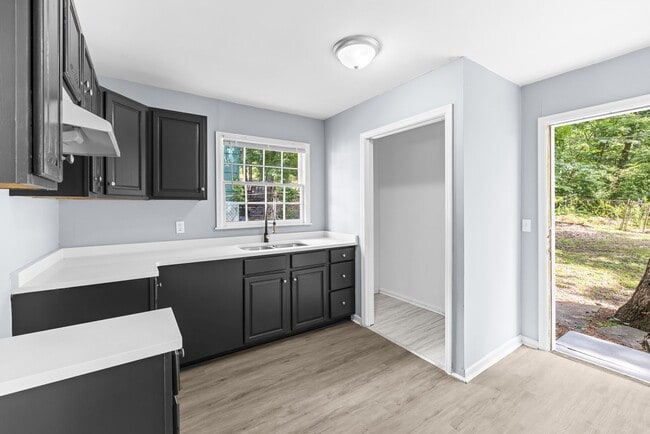 Building Photo - Beautifully Renovated 3 Bedroom 2 Bath Home
