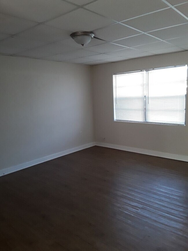 Building Photo - 120 Laurel Oak St