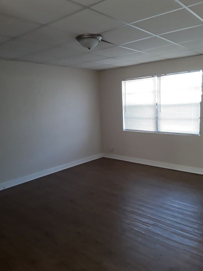 Building Photo - Great location two bedroom one bath with a...