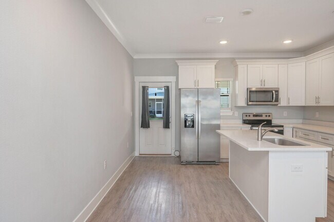 Building Photo - 147 N Sand Palm Rd