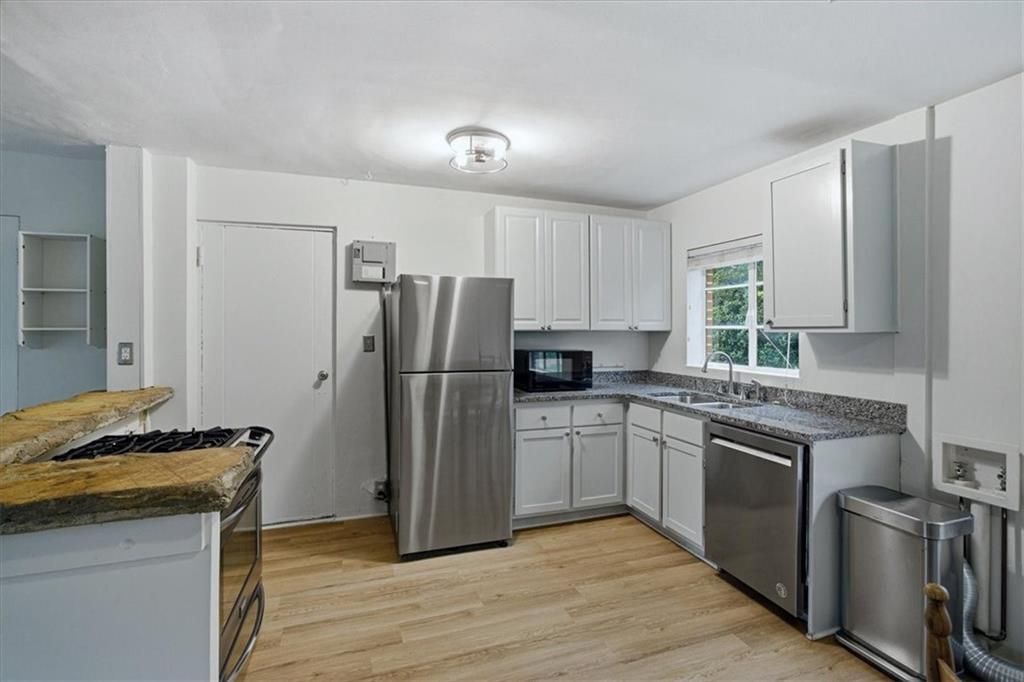 Building Photo - 1381 Normandy Dr NE