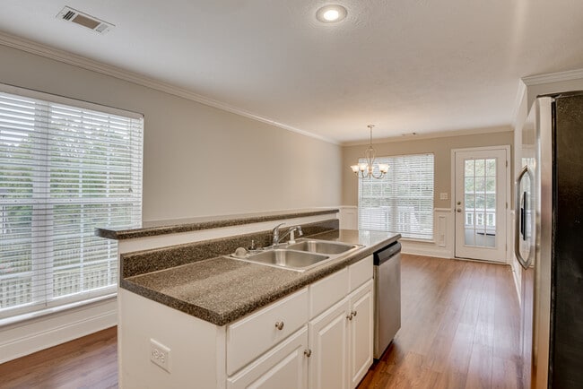 Building Photo - 2037 Dundee Way