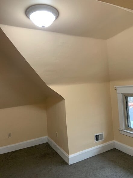 Building Photo - 5832 Phillips Ave