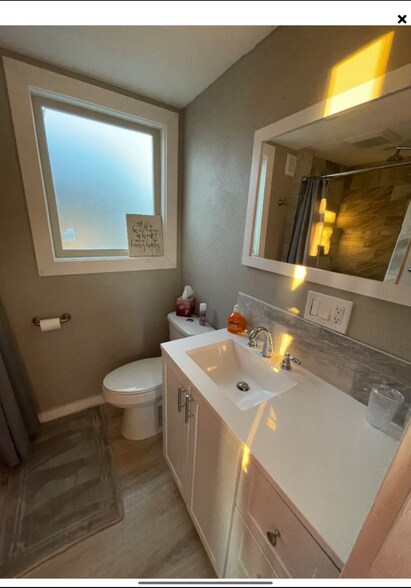 Clean bright bathroom - 35227 58th Ave S