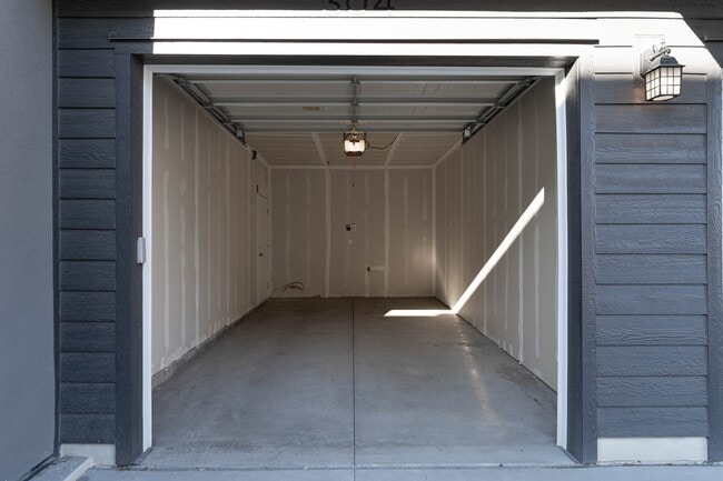 Building Photo - 459 W 15 S