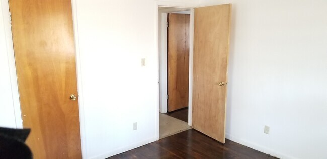 Building Photo - 313-313 Hurdle Dr