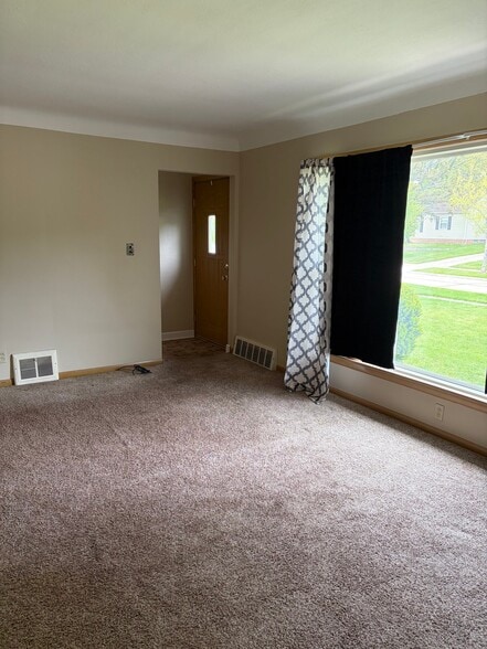 Building Photo - 1348 Beaconfield Rd
