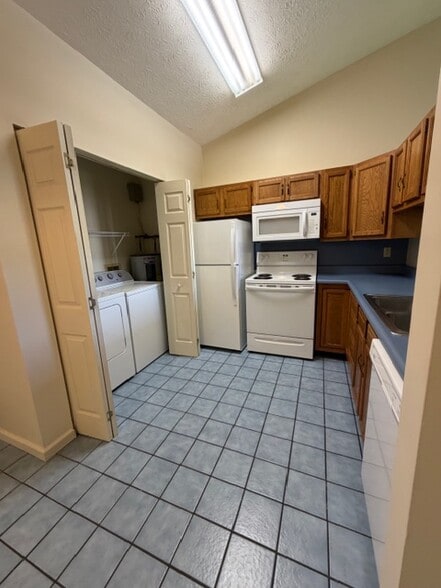 Building Photo - 142 Cypress Dr