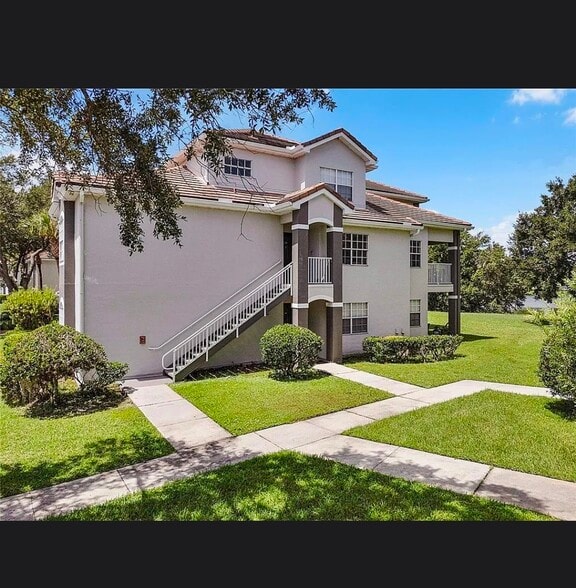 Building Photo - 13929 Fairway Island Dr