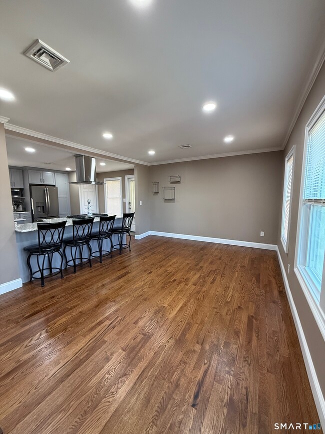 Building Photo - 13 Howard Ave